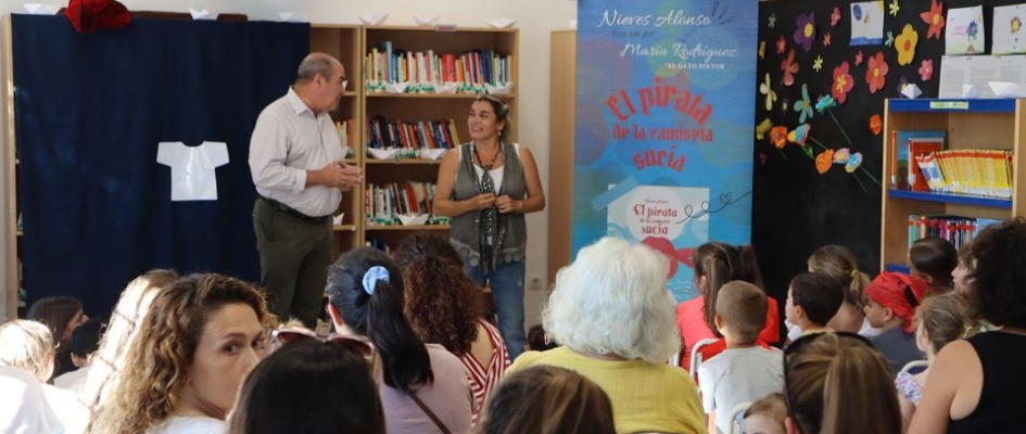 2023-06-15_Ayuntamiento Palomares del Río_Ayer miércoles 14 de junio en la Biblioteca Municipal de Ayuntamiento Palomares del Río, la autora local Nieves Alonso representó el cuentacuentos_1438296733658827